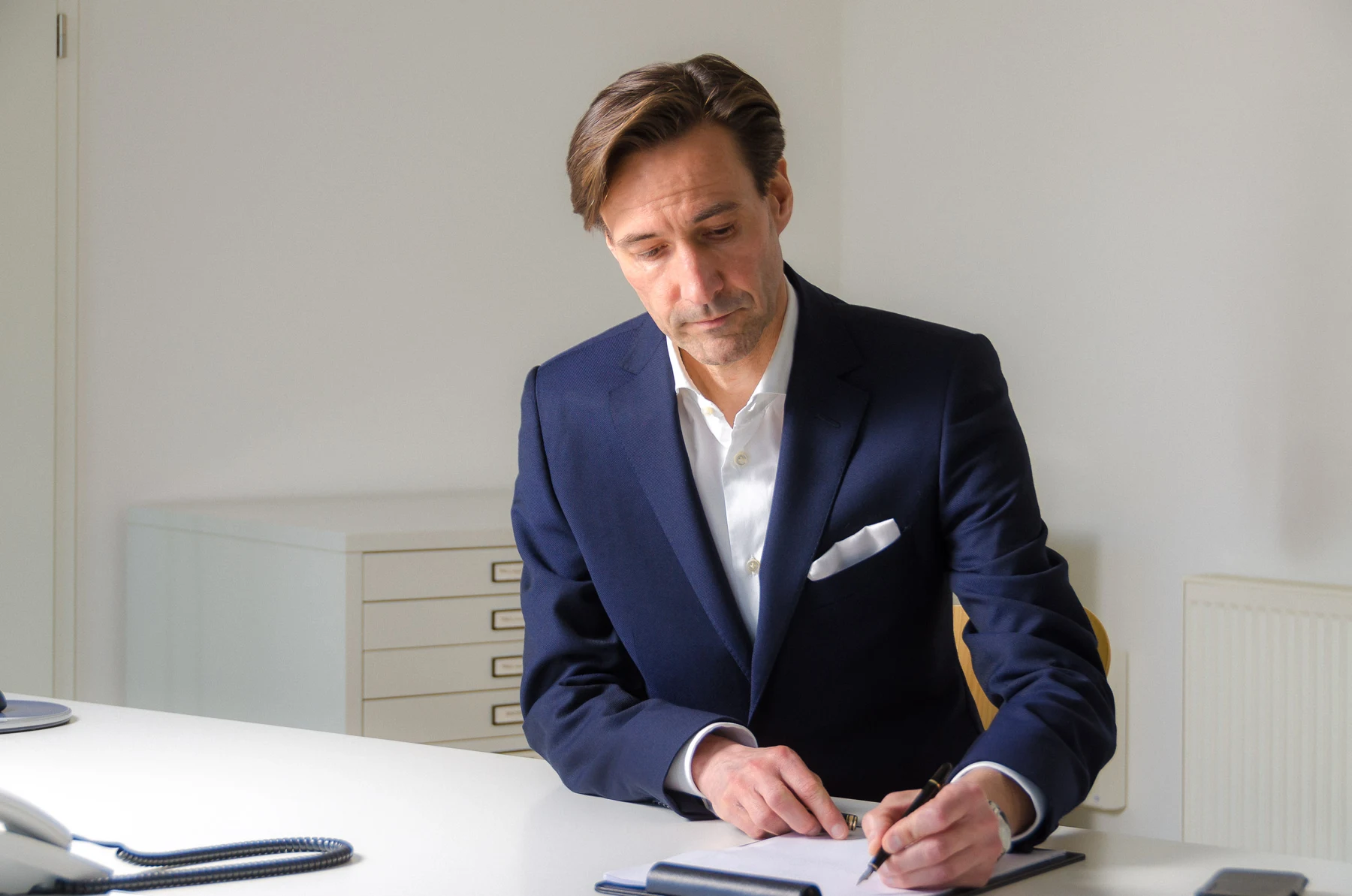 Michael Richter bei der Arbeit an einer technischen Zeichnung